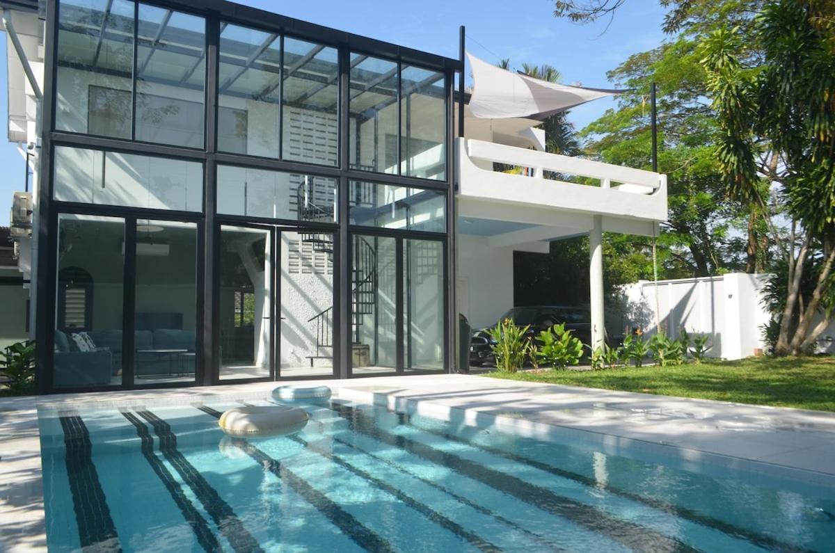 Vila Clara Mutiara Pool Seremban