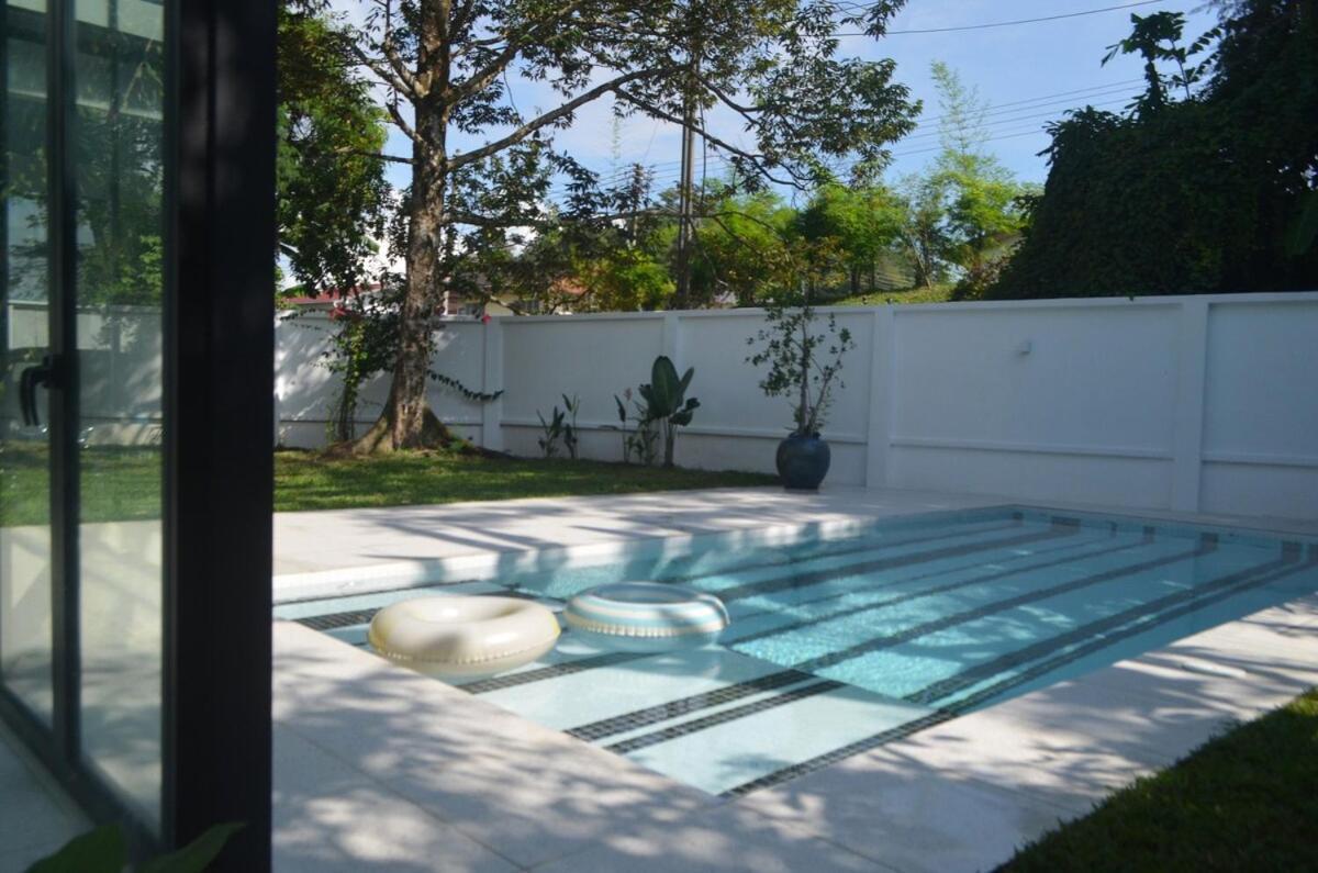 Clara Mutiara Pool Vila *
